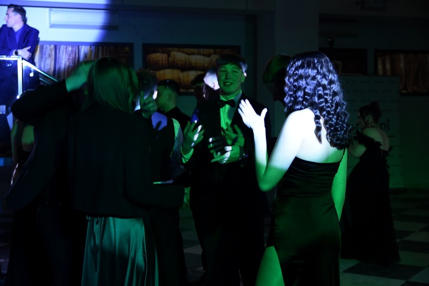 "Studniówka niepowtarzalna jak każdy z was" zdjęcie nr 341524