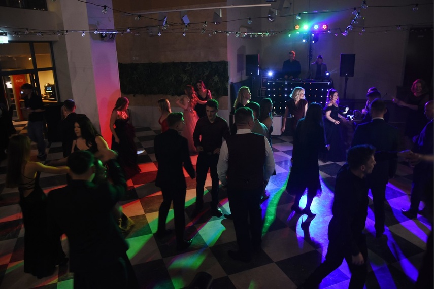 "Studniówka niepowtarzalna jak każdy z was" zdjęcie nr 341502