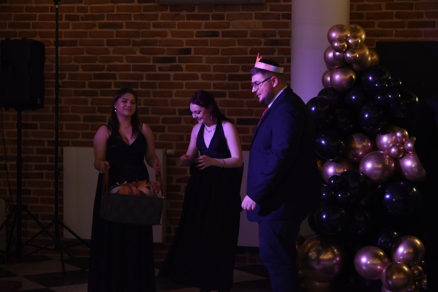 "Studniówka niepowtarzalna jak każdy z was" zdjęcie nr 341533