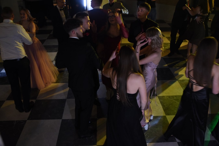 "Studniówka niepowtarzalna jak każdy z was" zdjęcie nr 341509