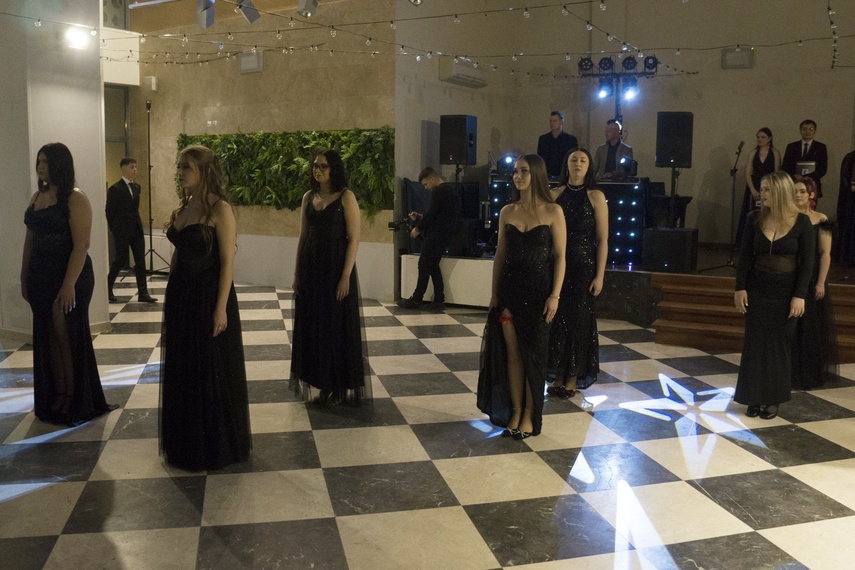 "Studniówka niepowtarzalna jak każdy z was" zdjęcie nr 341546