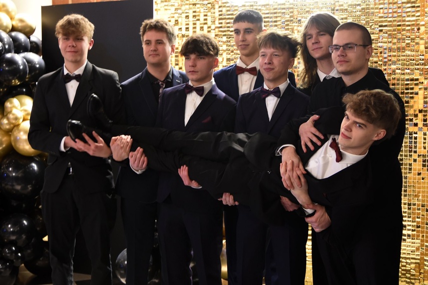 "Studniówka niepowtarzalna jak każdy z was" zdjęcie nr 341470