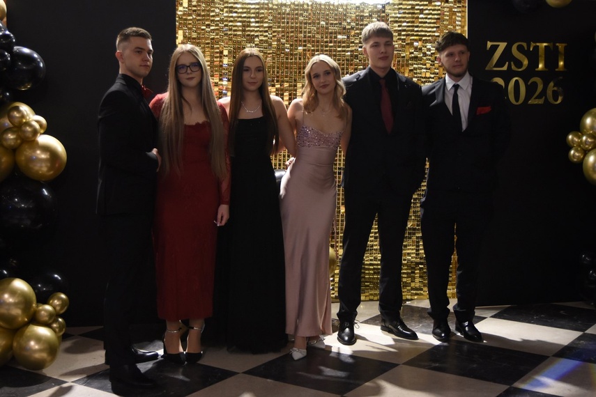 "Studniówka niepowtarzalna jak każdy z was" zdjęcie nr 341479