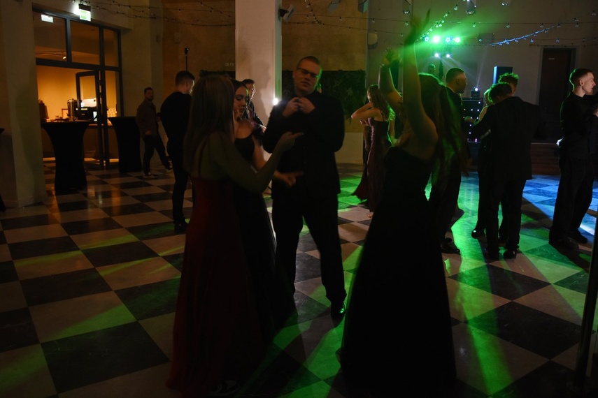 "Studniówka niepowtarzalna jak każdy z was" zdjęcie nr 341521