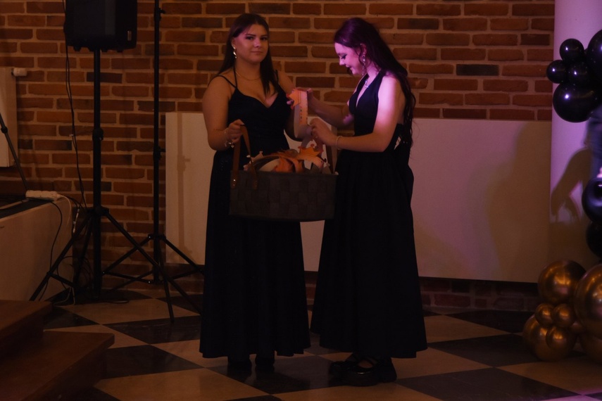 "Studniówka niepowtarzalna jak każdy z was" zdjęcie nr 341530