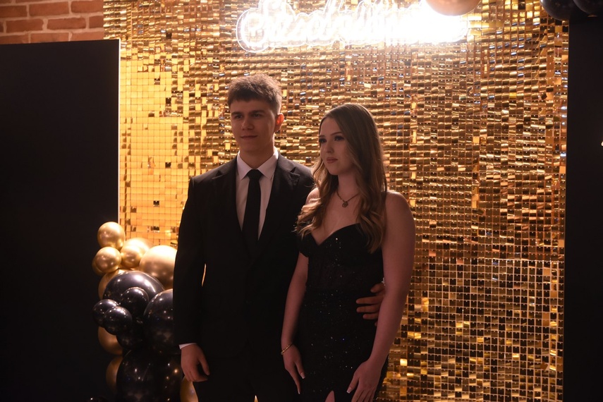 "Studniówka niepowtarzalna jak każdy z was" zdjęcie nr 341462