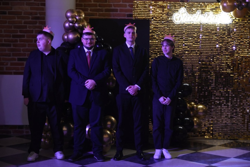 "Studniówka niepowtarzalna jak każdy z was" zdjęcie nr 341535