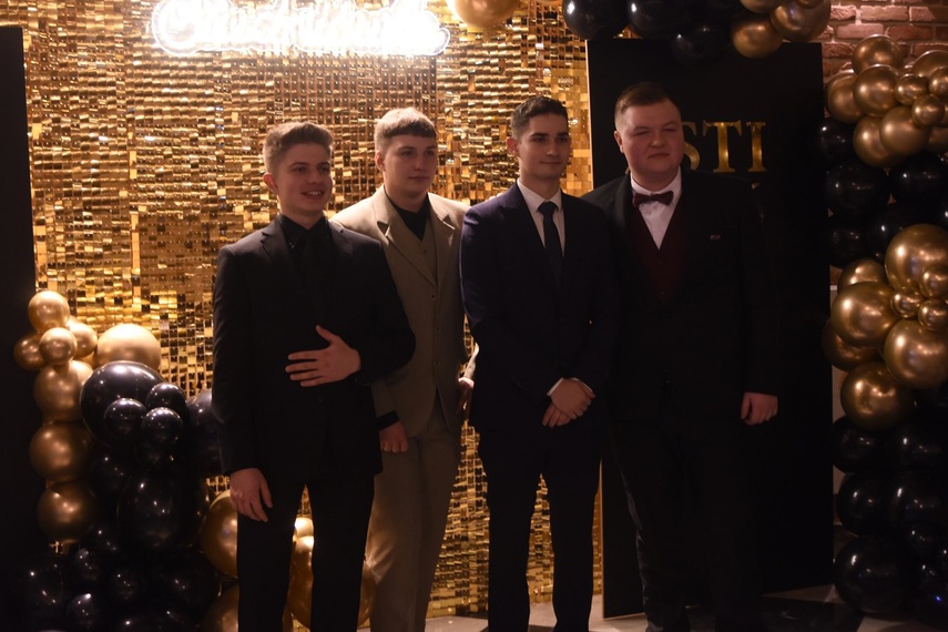 "Studniówka niepowtarzalna jak każdy z was" zdjęcie nr 341465