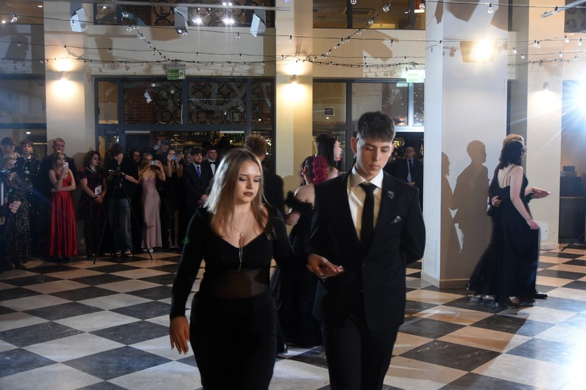 "Studniówka niepowtarzalna jak każdy z was" zdjęcie nr 341454