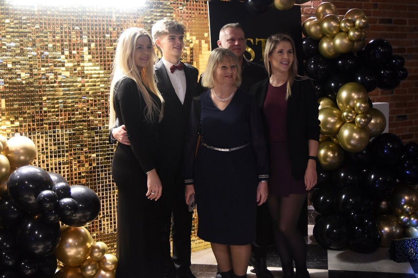 "Studniówka niepowtarzalna jak każdy z was" zdjęcie nr 341457