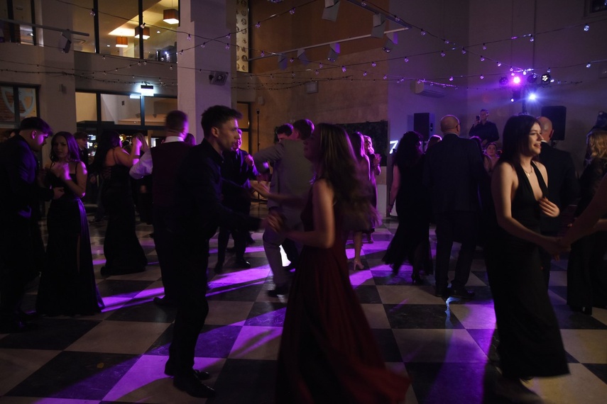 "Studniówka niepowtarzalna jak każdy z was" zdjęcie nr 341504