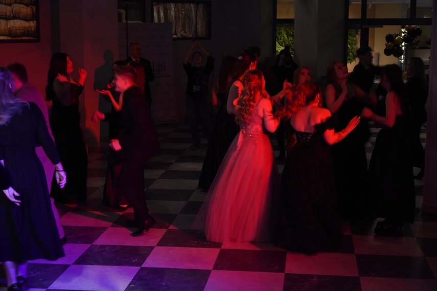 "Studniówka niepowtarzalna jak każdy z was" zdjęcie nr 341497