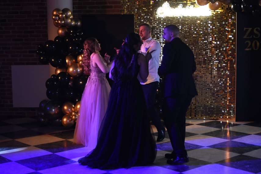 "Studniówka niepowtarzalna jak każdy z was" zdjęcie nr 341520