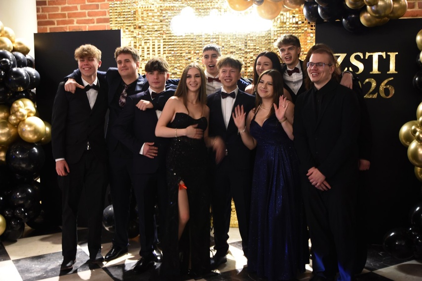 "Studniówka niepowtarzalna jak każdy z was" zdjęcie nr 341471