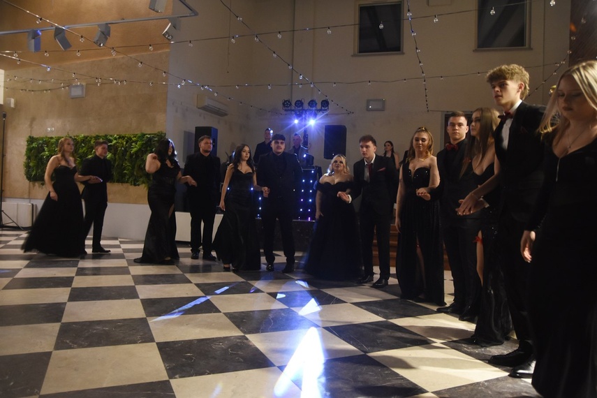 "Studniówka niepowtarzalna jak każdy z was" zdjęcie nr 341455