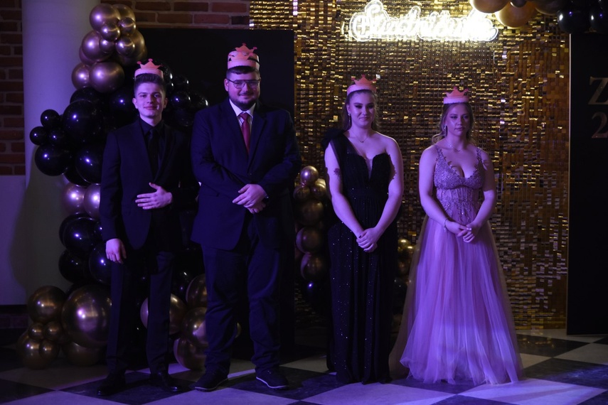 "Studniówka niepowtarzalna jak każdy z was" zdjęcie nr 341537