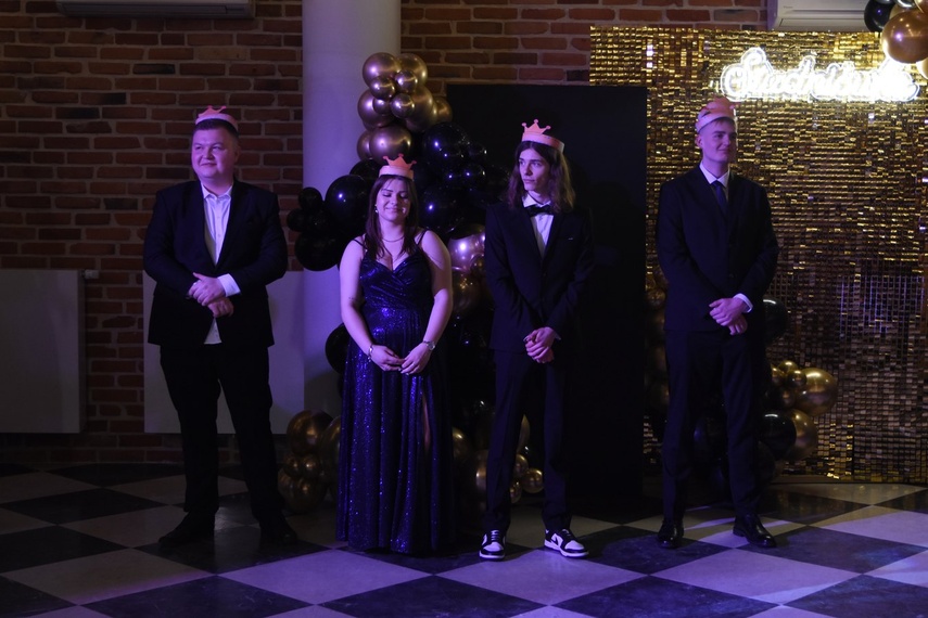 "Studniówka niepowtarzalna jak każdy z was" zdjęcie nr 341536