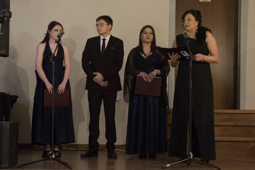 "Studniówka niepowtarzalna jak każdy z was" zdjęcie nr 341545