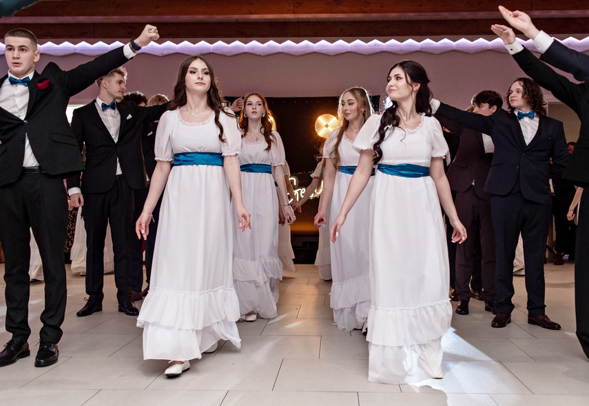 Tak bawiło się na studniówce III Liceum Ogólnokształcące zdjęcie nr 341601