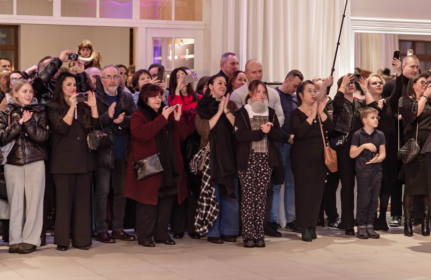 Tak bawiło się na studniówce III Liceum Ogólnokształcące zdjęcie nr 341616