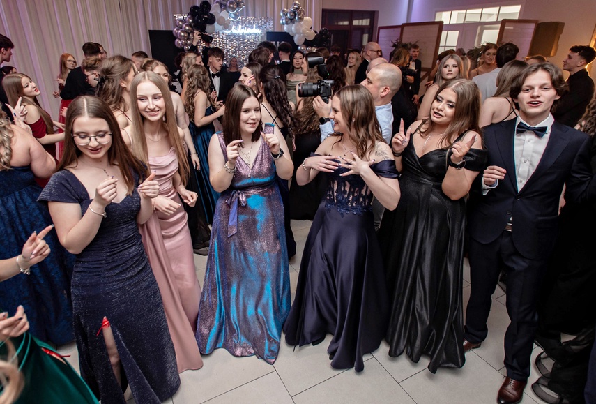 Tak bawiło się na studniówce III Liceum Ogólnokształcące zdjęcie nr 341667