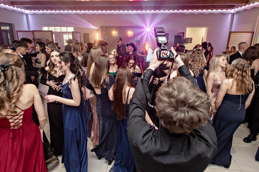 Tak bawiło się na studniówce III Liceum Ogólnokształcące zdjęcie nr 341656