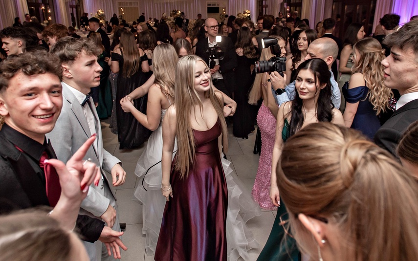 Tak bawiło się na studniówce III Liceum Ogólnokształcące zdjęcie nr 341672