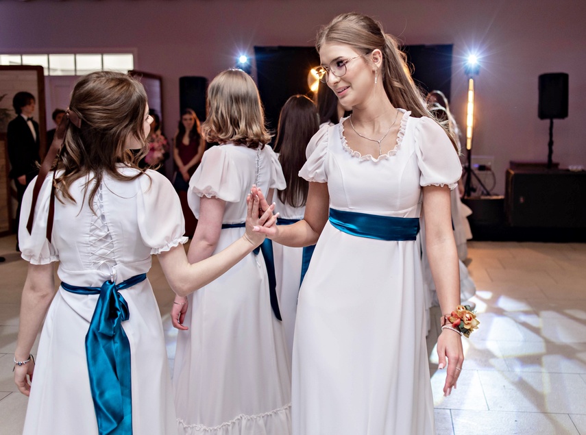 Tak bawiło się na studniówce III Liceum Ogólnokształcące zdjęcie nr 341596