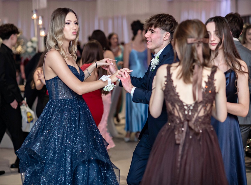 Tak bawiło się na studniówce III Liceum Ogólnokształcące zdjęcie nr 341643