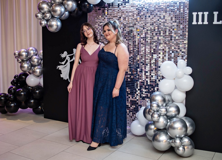 Tak bawiło się na studniówce III Liceum Ogólnokształcące zdjęcie nr 341635