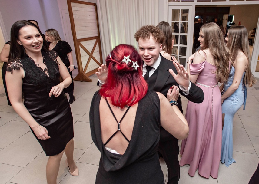 Tak bawiło się na studniówce III Liceum Ogólnokształcące zdjęcie nr 341675