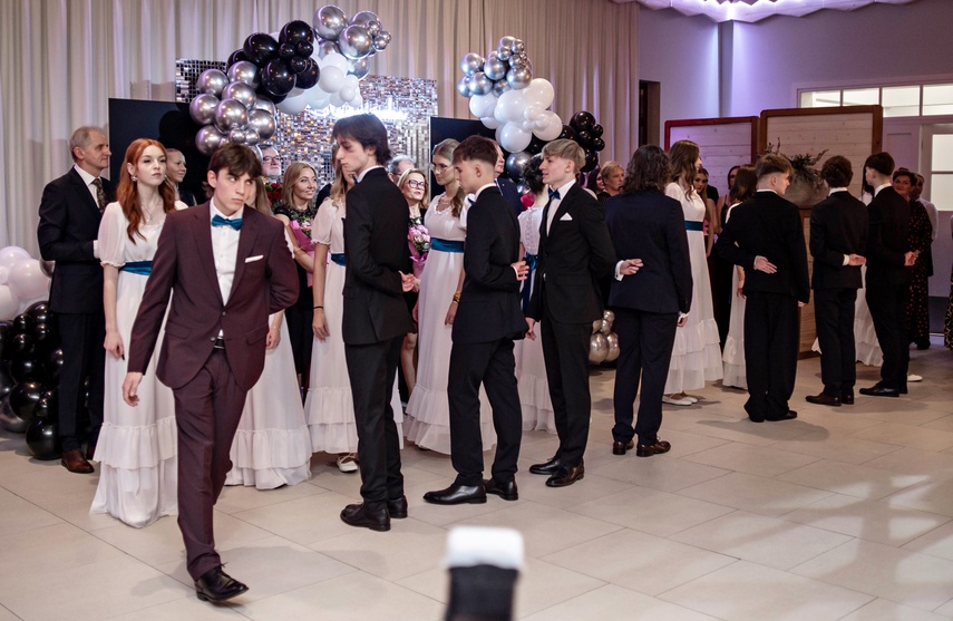 Tak bawiło się na studniówce III Liceum Ogólnokształcące zdjęcie nr 341581