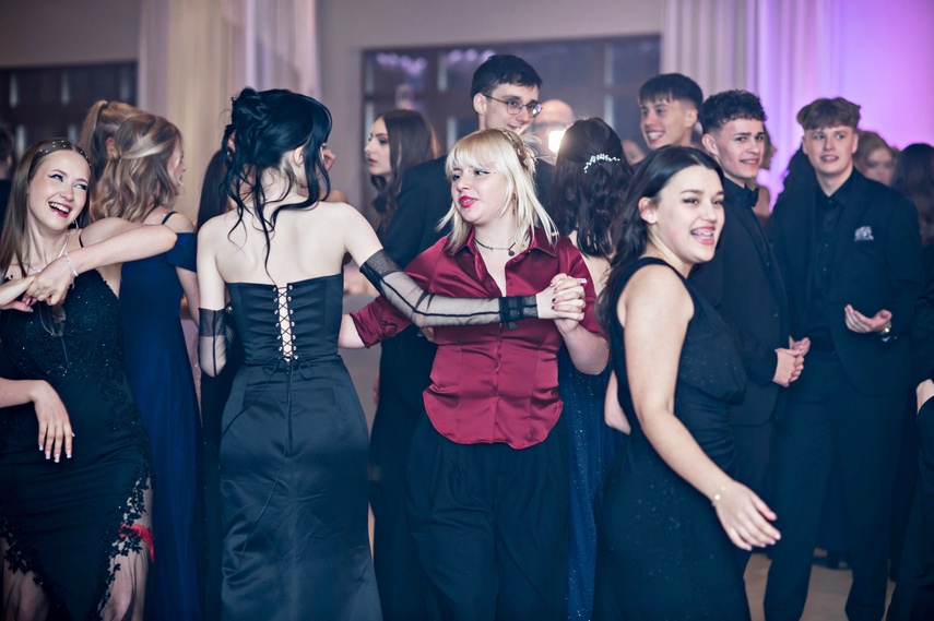 Tak bawiło się na studniówce III Liceum Ogólnokształcące zdjęcie nr 341644