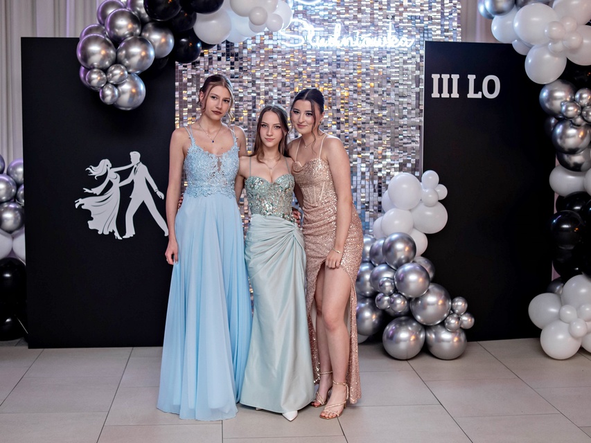 Tak bawiło się na studniówce III Liceum Ogólnokształcące zdjęcie nr 341707