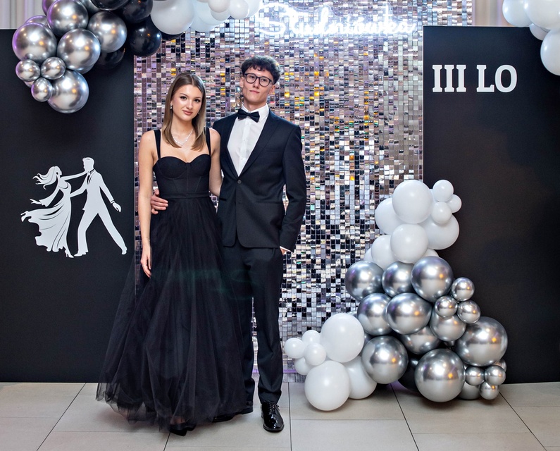 Tak bawiło się na studniówce III Liceum Ogólnokształcące zdjęcie nr 341633