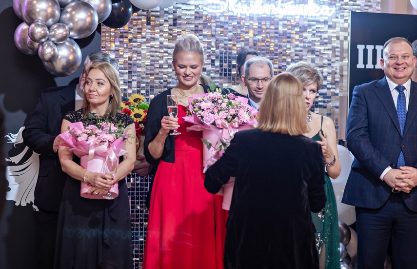 Tak bawiło się na studniówce III Liceum Ogólnokształcące zdjęcie nr 341618