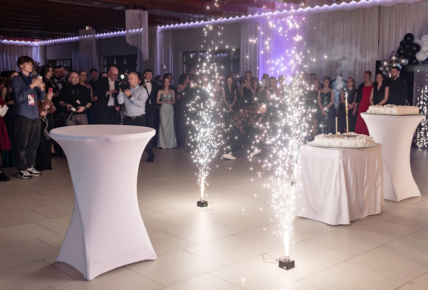 Tak bawiło się na studniówce III Liceum Ogólnokształcące zdjęcie nr 341683