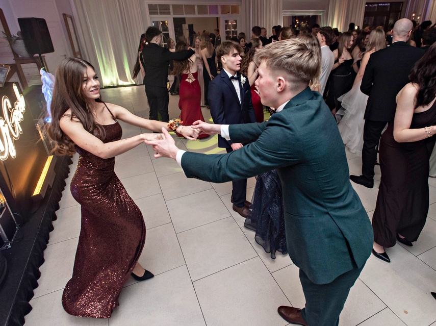 Tak bawiło się na studniówce III Liceum Ogólnokształcące zdjęcie nr 341655