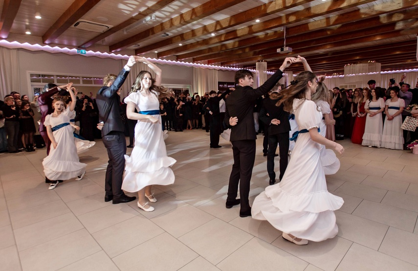 Tak bawiło się na studniówce III Liceum Ogólnokształcące zdjęcie nr 341609