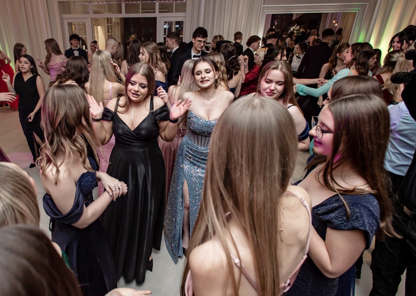 Tak bawiło się na studniówce III Liceum Ogólnokształcące zdjęcie nr 341659