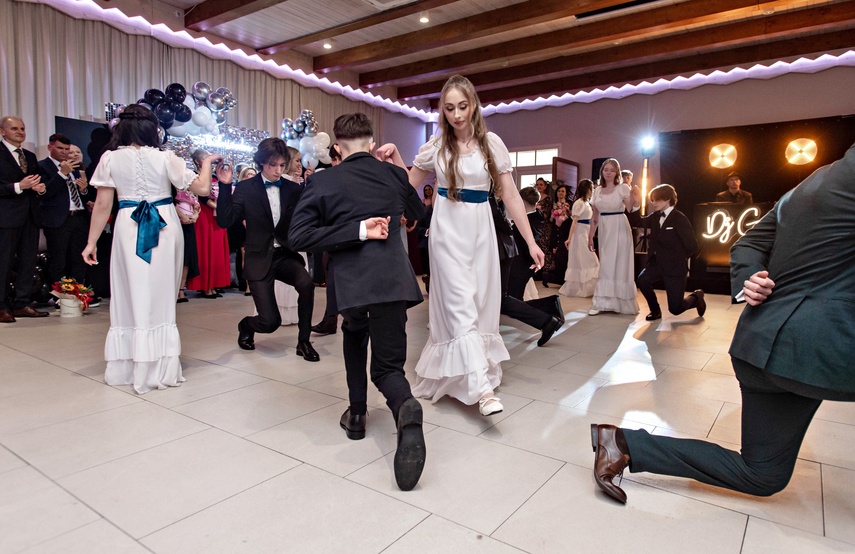 Tak bawiło się na studniówce III Liceum Ogólnokształcące zdjęcie nr 341588