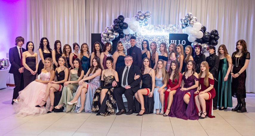 Tak bawiło się na studniówce III Liceum Ogólnokształcące zdjęcie nr 341625