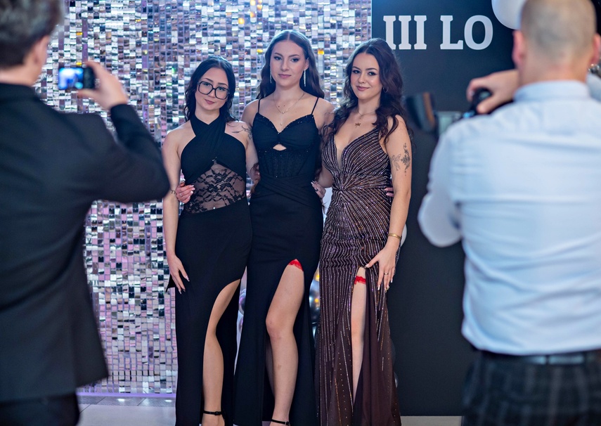 Tak bawiło się na studniówce III Liceum Ogólnokształcące zdjęcie nr 341640