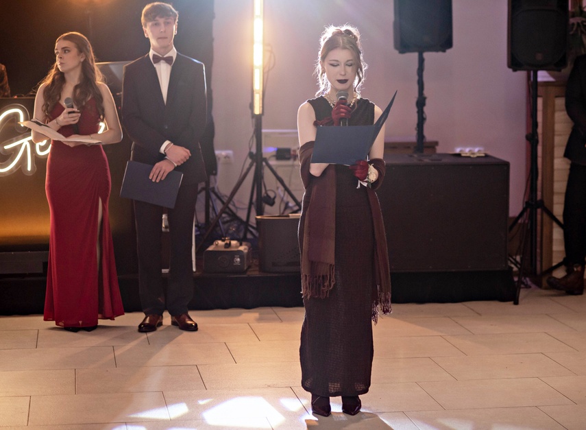 Tak bawiło się na studniówce III Liceum Ogólnokształcące zdjęcie nr 341577