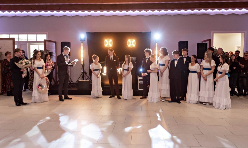 Tak bawiło się na studniówce III Liceum Ogólnokształcące zdjęcie nr 341617