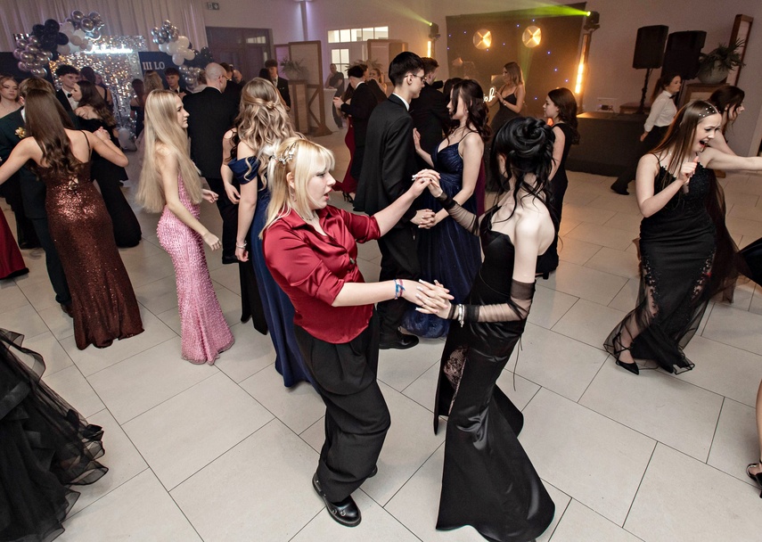 Tak bawiło się na studniówce III Liceum Ogólnokształcące zdjęcie nr 341648