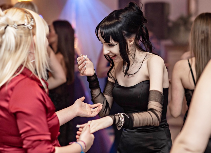 Tak bawiło się na studniówce III Liceum Ogólnokształcące zdjęcie nr 341653