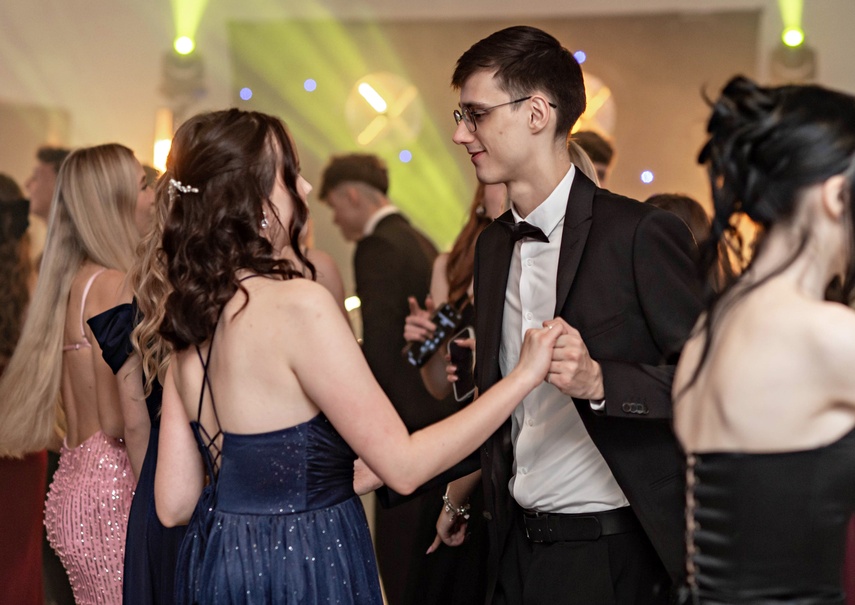 Tak bawiło się na studniówce III Liceum Ogólnokształcące zdjęcie nr 341651