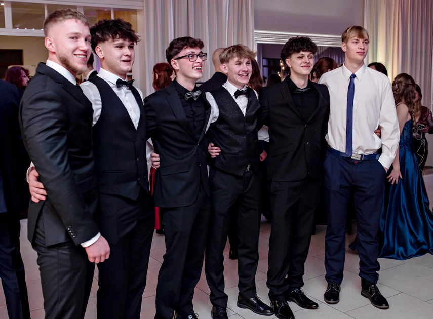 Tak bawiło się na studniówce III Liceum Ogólnokształcące zdjęcie nr 341699