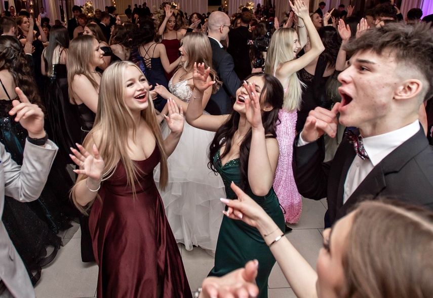 Tak bawiło się na studniówce III Liceum Ogólnokształcące zdjęcie nr 341673